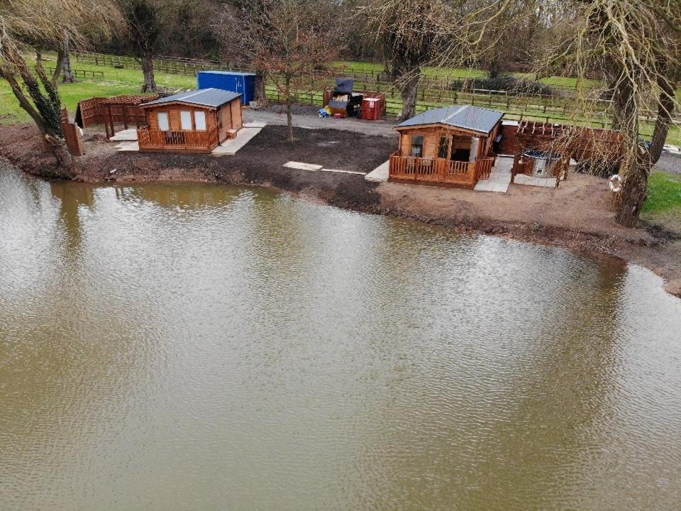 Lakeside 1, With Log Burning Hot Tub Lodge *