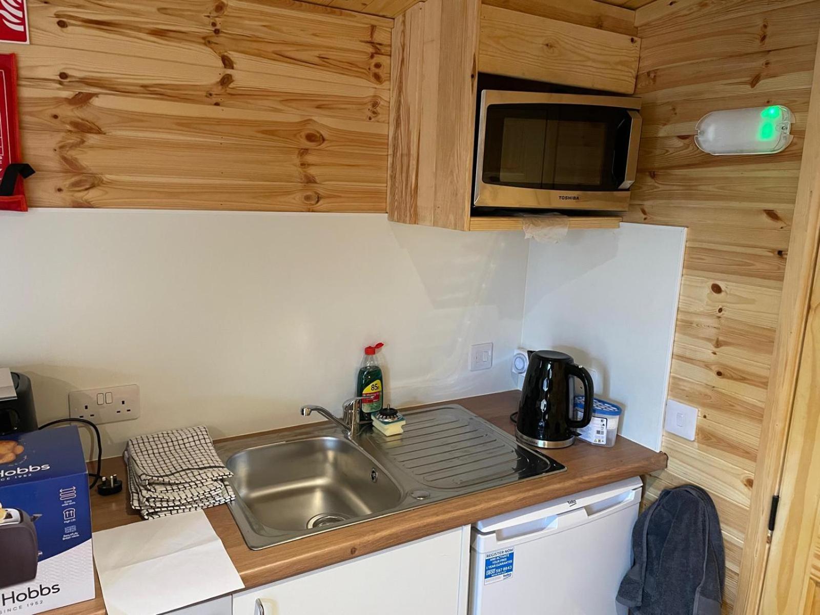Lakeside 1, With Log Burning Hot Tub Lodge
