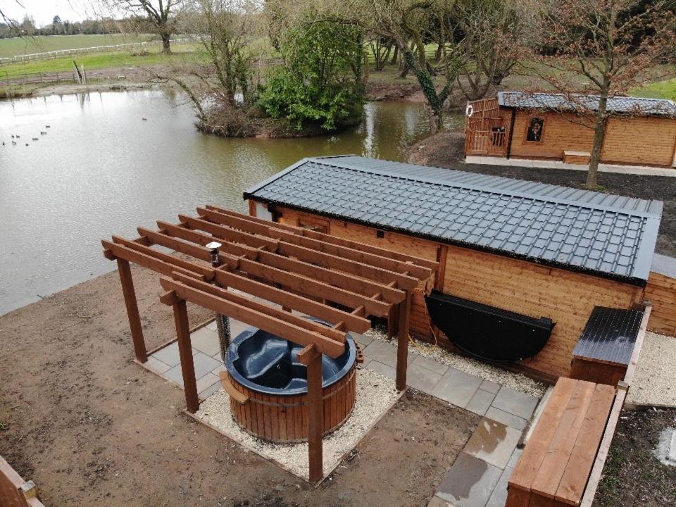 Lodge Lakeside 1, With Log Burning Hot Tub